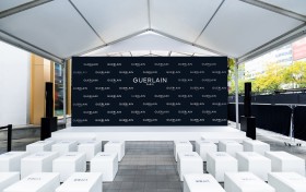 法国娇兰品牌大使宋威龙空降杭州武林银泰 携御廷兰花系列，开启焕活新生之旅